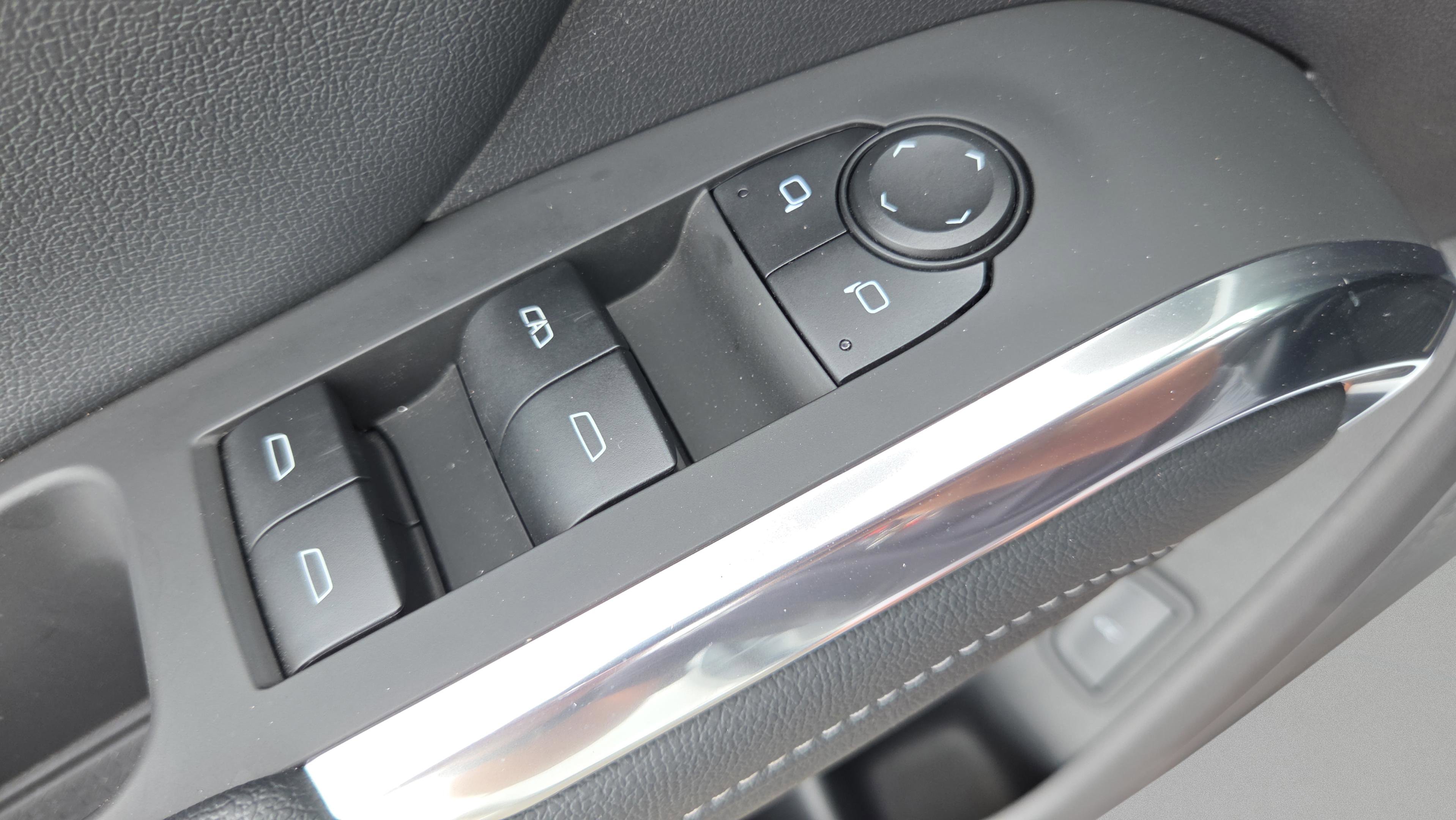 Used 2025 Chevrolet Traverse LT w/ Sun and Wheel Package FWD image 28