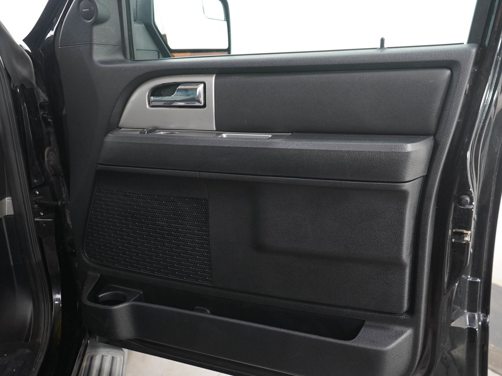 Used 2016 Ford Expedition EL XLT w/ Equipment Group 202A AWD/4WD image 9