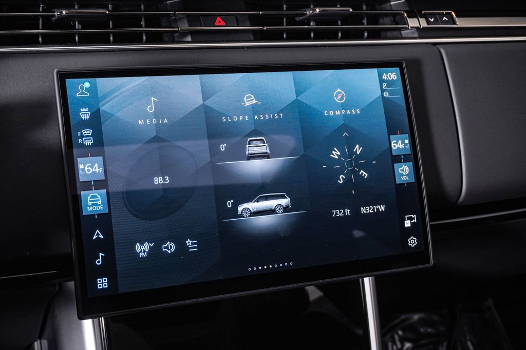 Used 2025 Land Rover Range Rover Long Wheelbase SE AWD/4WD image 26