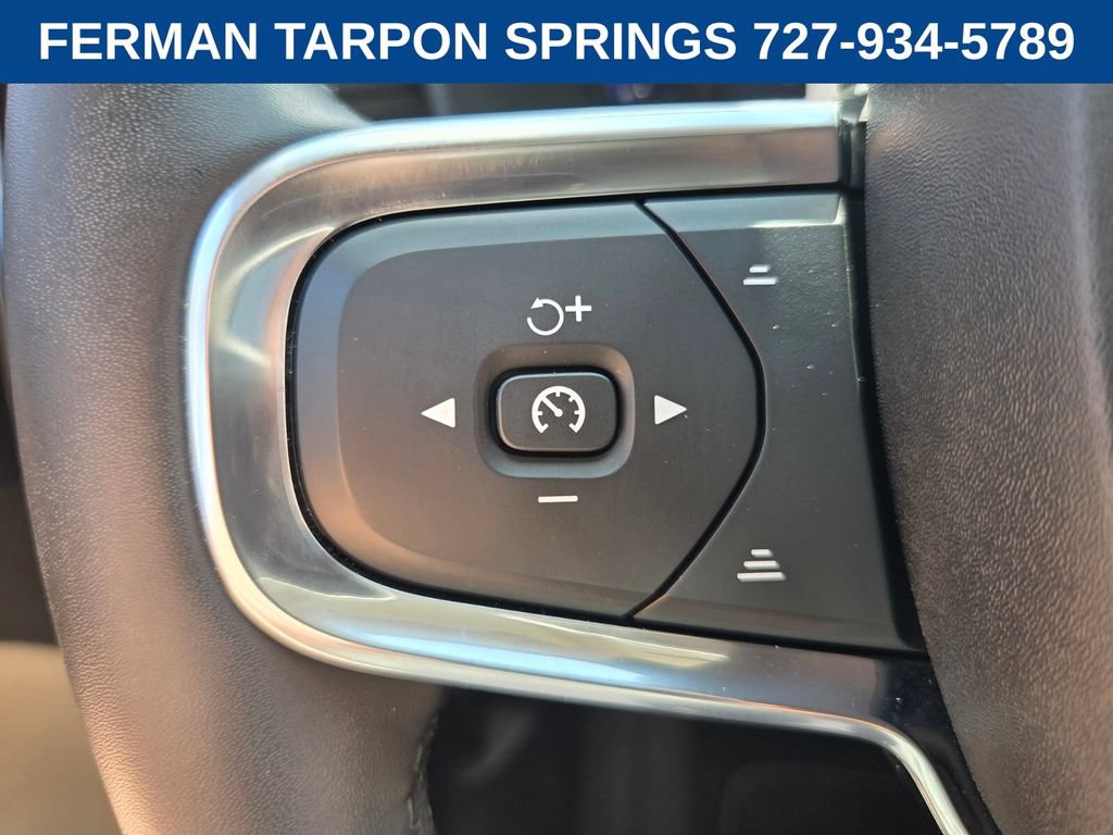 Certified 2023 Volvo XC40 B5 Plus AWD/4WD image 32