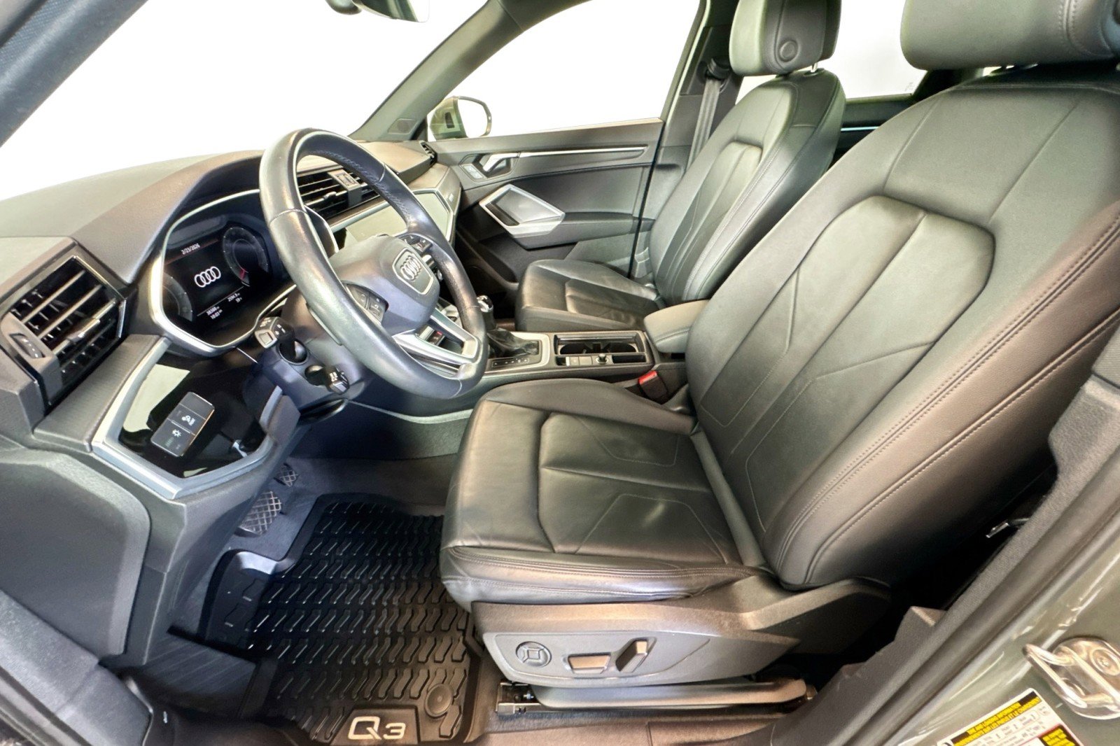 Used 2023 Audi Q3 2.0T Premium Plus w/ Premium Plus Package image 19