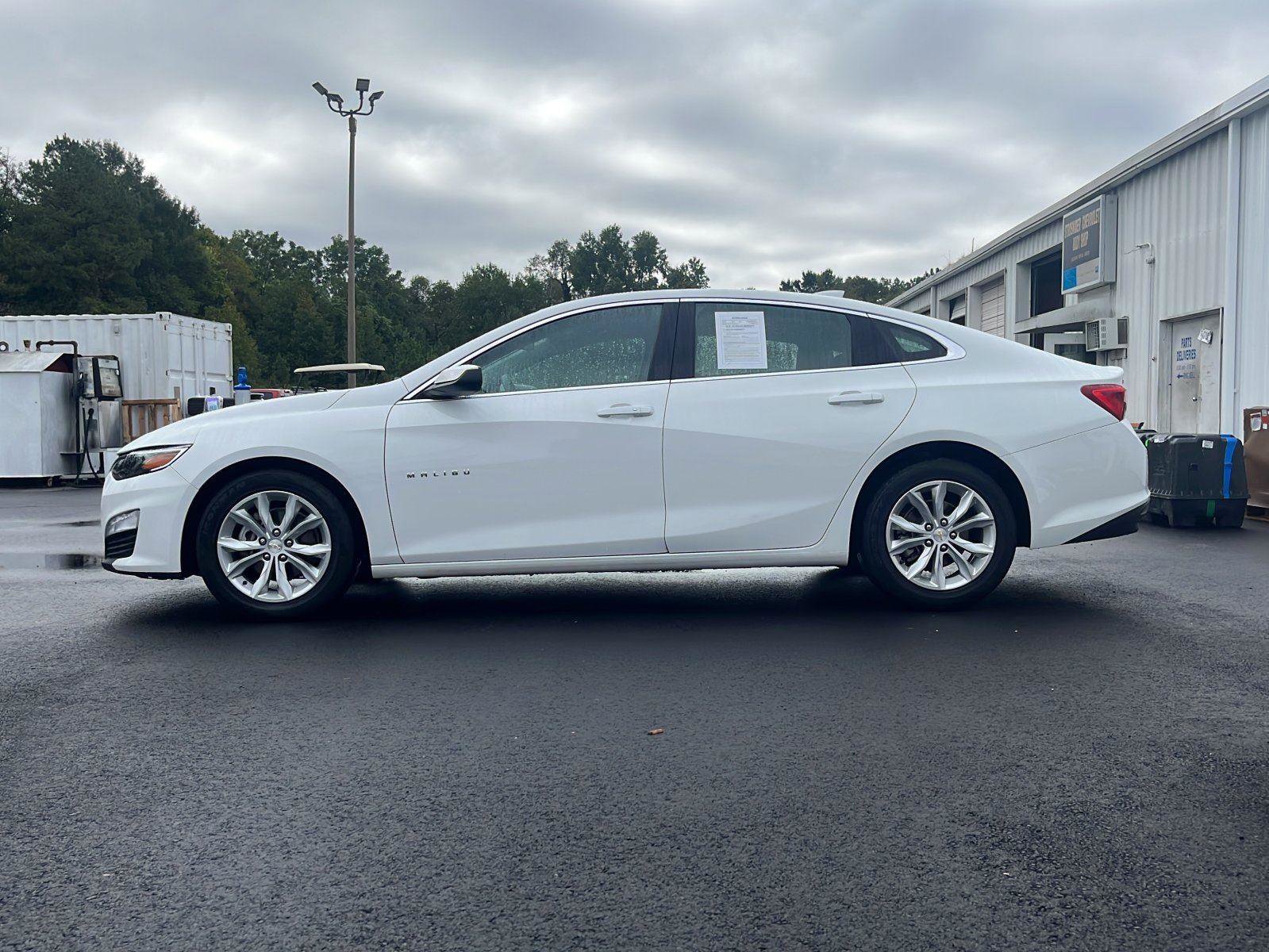 Used 2024 Chevrolet Malibu LT image 2