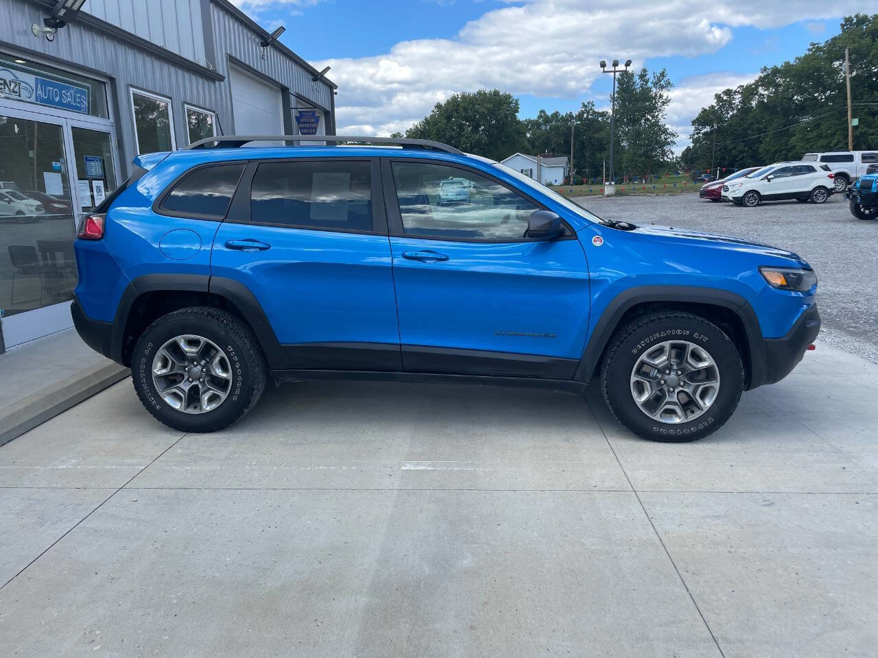 Used 2019 Jeep Cherokee Trailhawk w/ Cold Weather Group image 9