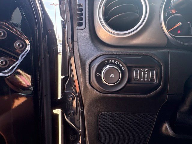 Used 2019 Jeep Wrangler Unlimited Sahara w/ Safety Group AWD/4WD image 20