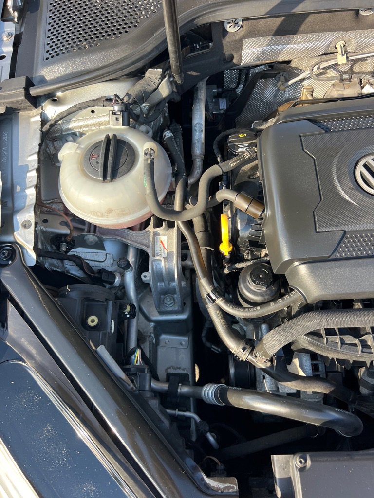 Used 2015 Volkswagen Golf S image 41