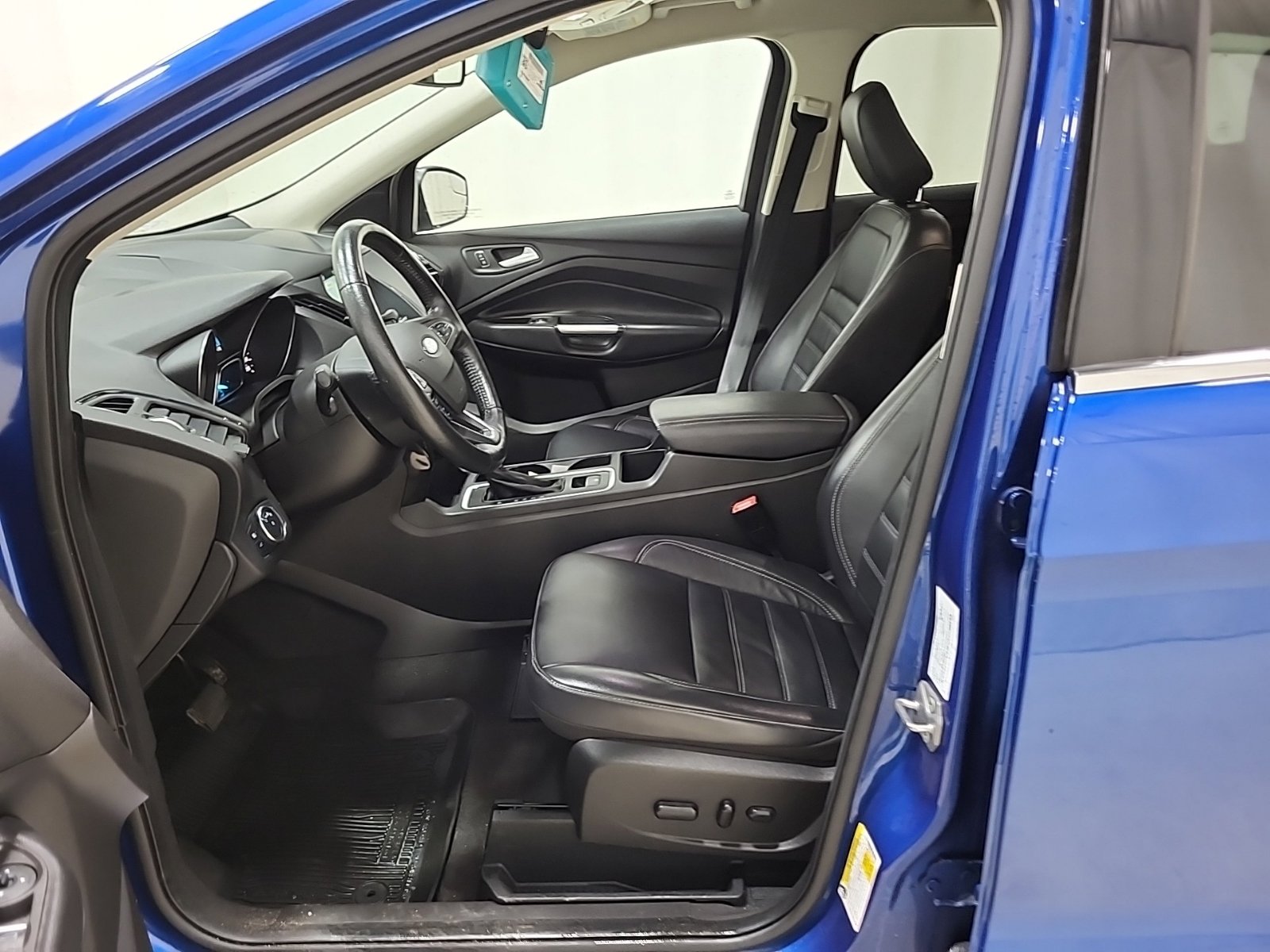 Used 2019 Ford Escape Titanium image 11