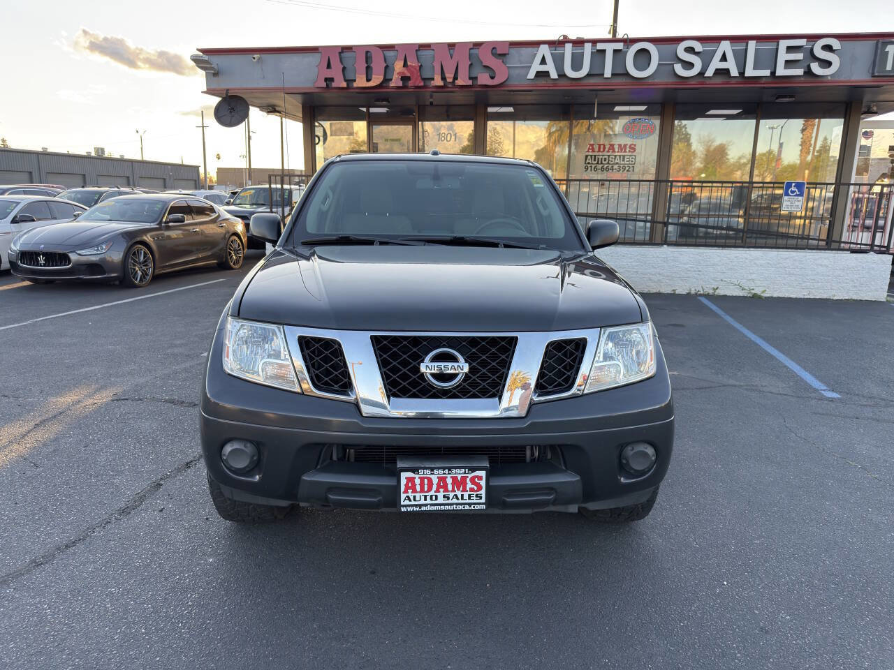 Used 2012 Nissan Frontier SV w/ SV Premium Utility Pkg AWD/4WD image 8