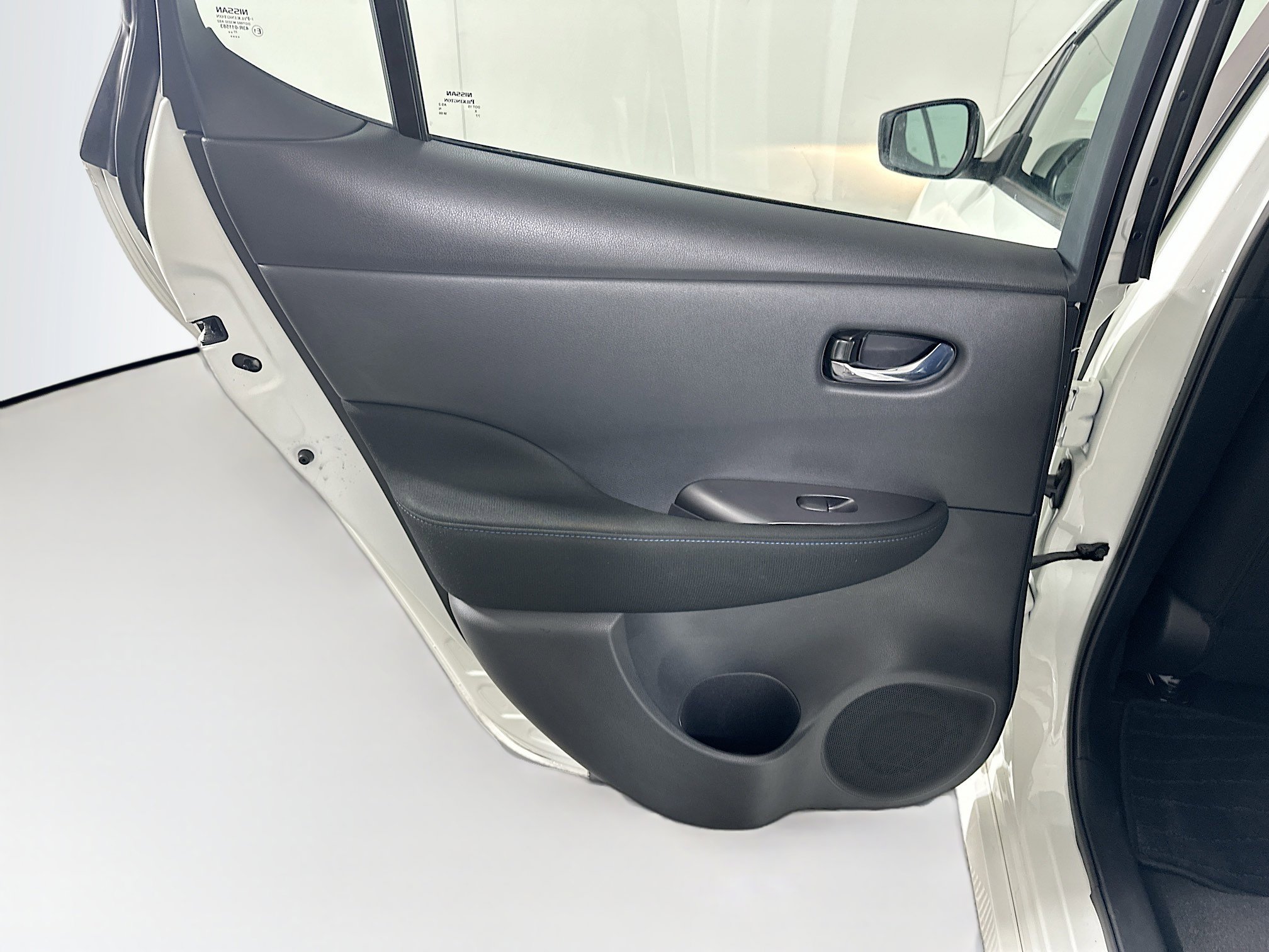 Used 2025 Nissan Leaf S image 25