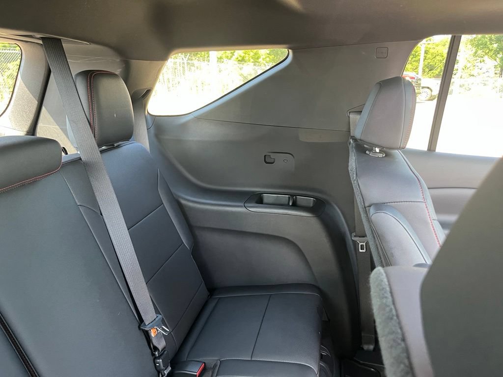 Used 2026 Chevrolet Traverse Z71 w/ LPO, Floor Liner Package AWD/4WD image 34