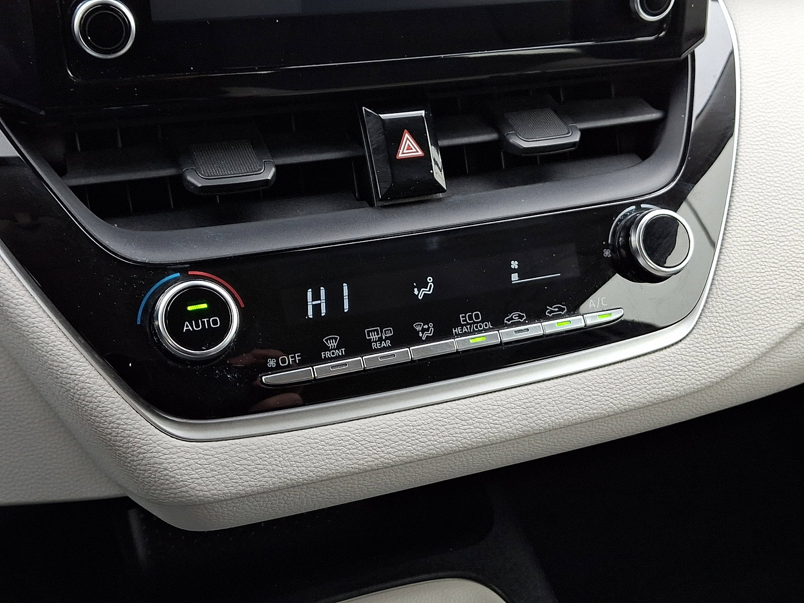 Used 2020 Toyota Corolla LE image 13