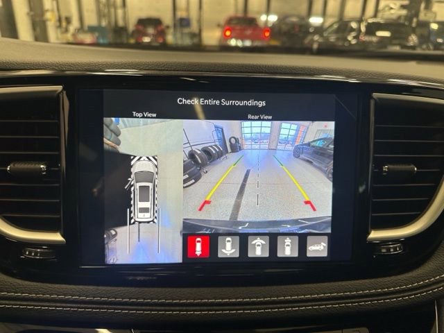 New 2026 Chrysler Pacifica Select w/ S Appearance Package image 30