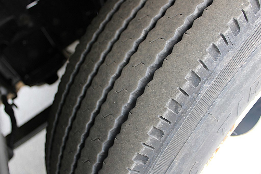 Used 2019 Isuzu NPR image 26