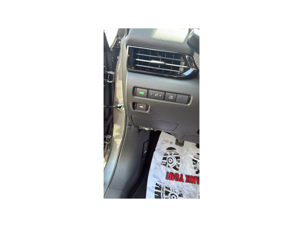 Used 2025 Nissan Sentra SR FWD image 13