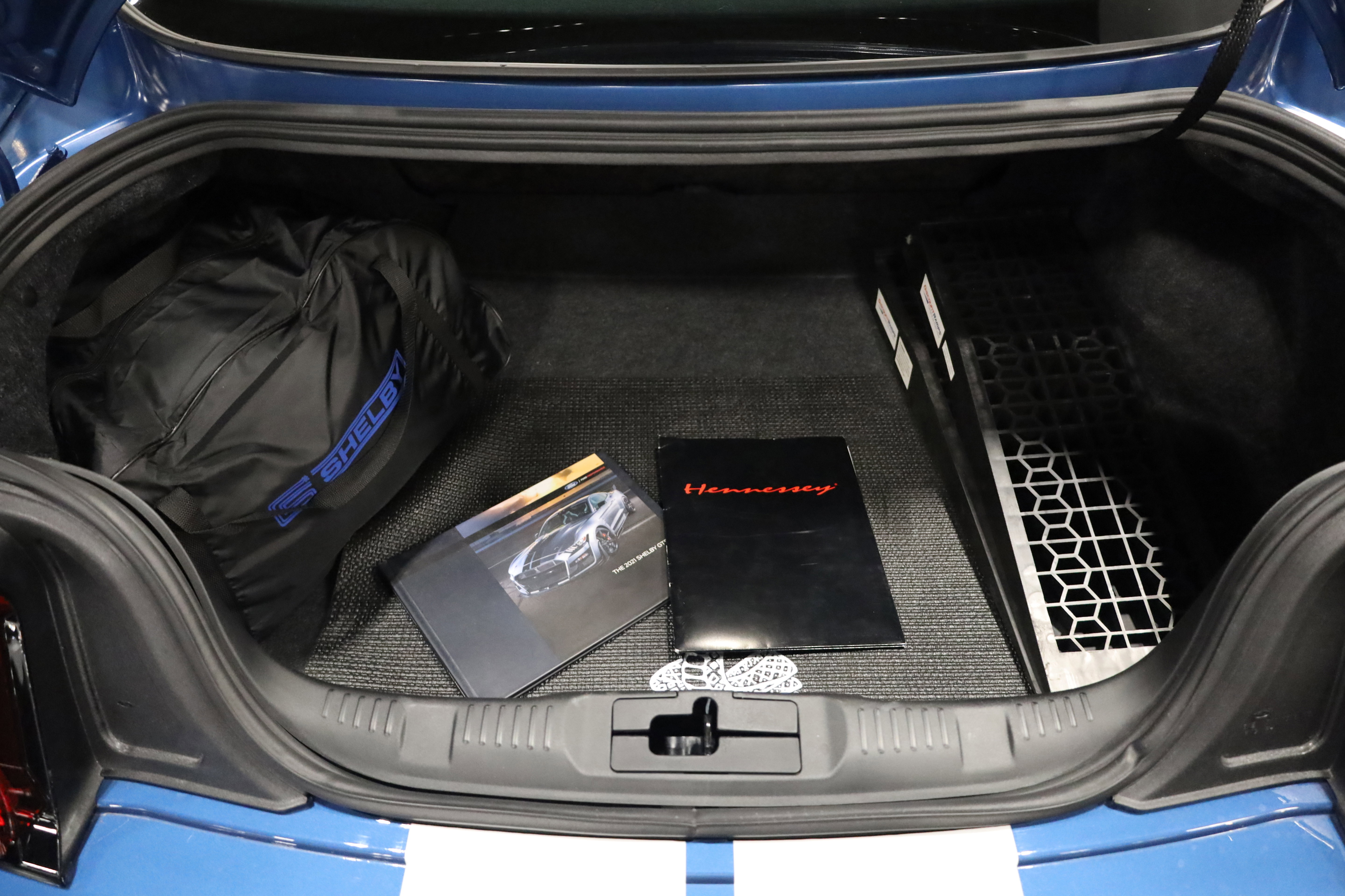 Used 2021 Ford Mustang Shelby GT500 w/ Carbon Fiber Track Pack image 7