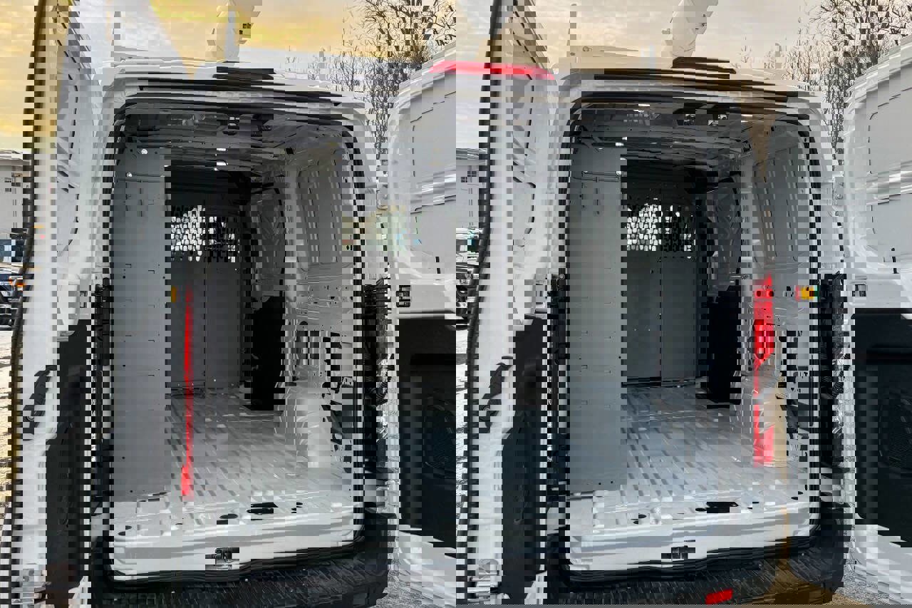 Used 2023 Ford E-Transit Low Roof image 17
