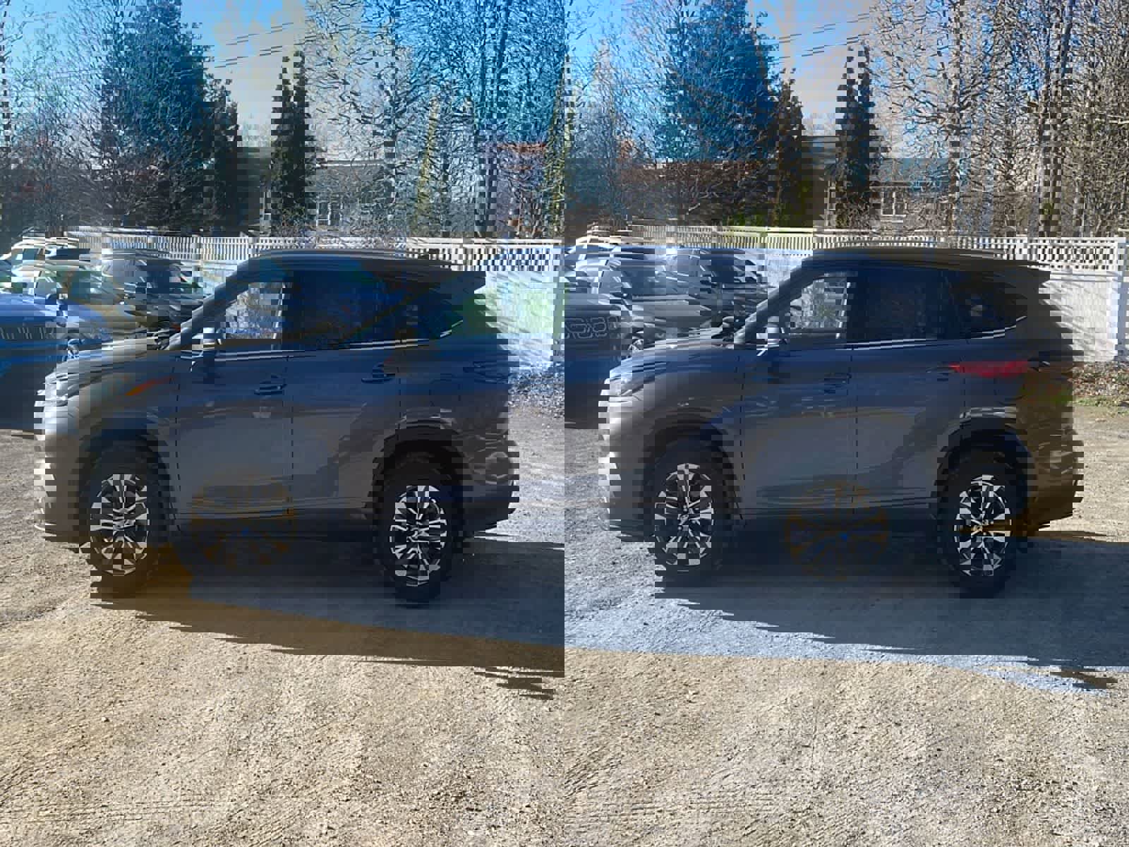 Used 2021 Toyota Highlander XLE image 5