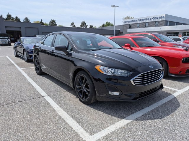 Used 2020 Ford Fusion SE w/ Equipment Group 151A FWD image 3