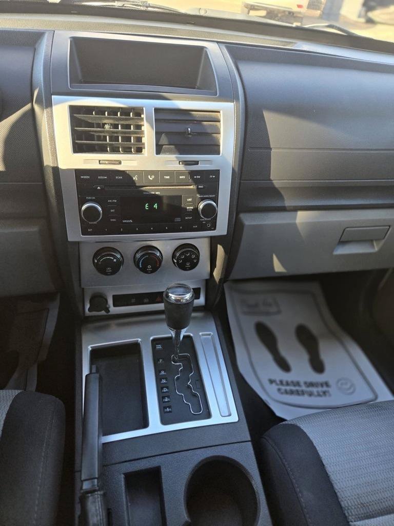 Used 2008 Dodge Nitro SLT RWD image 12