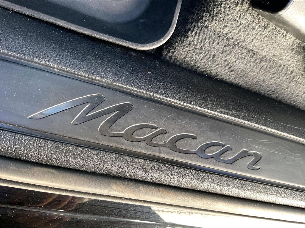 Certified 2023 Porsche Macan AWD/4WD image 34