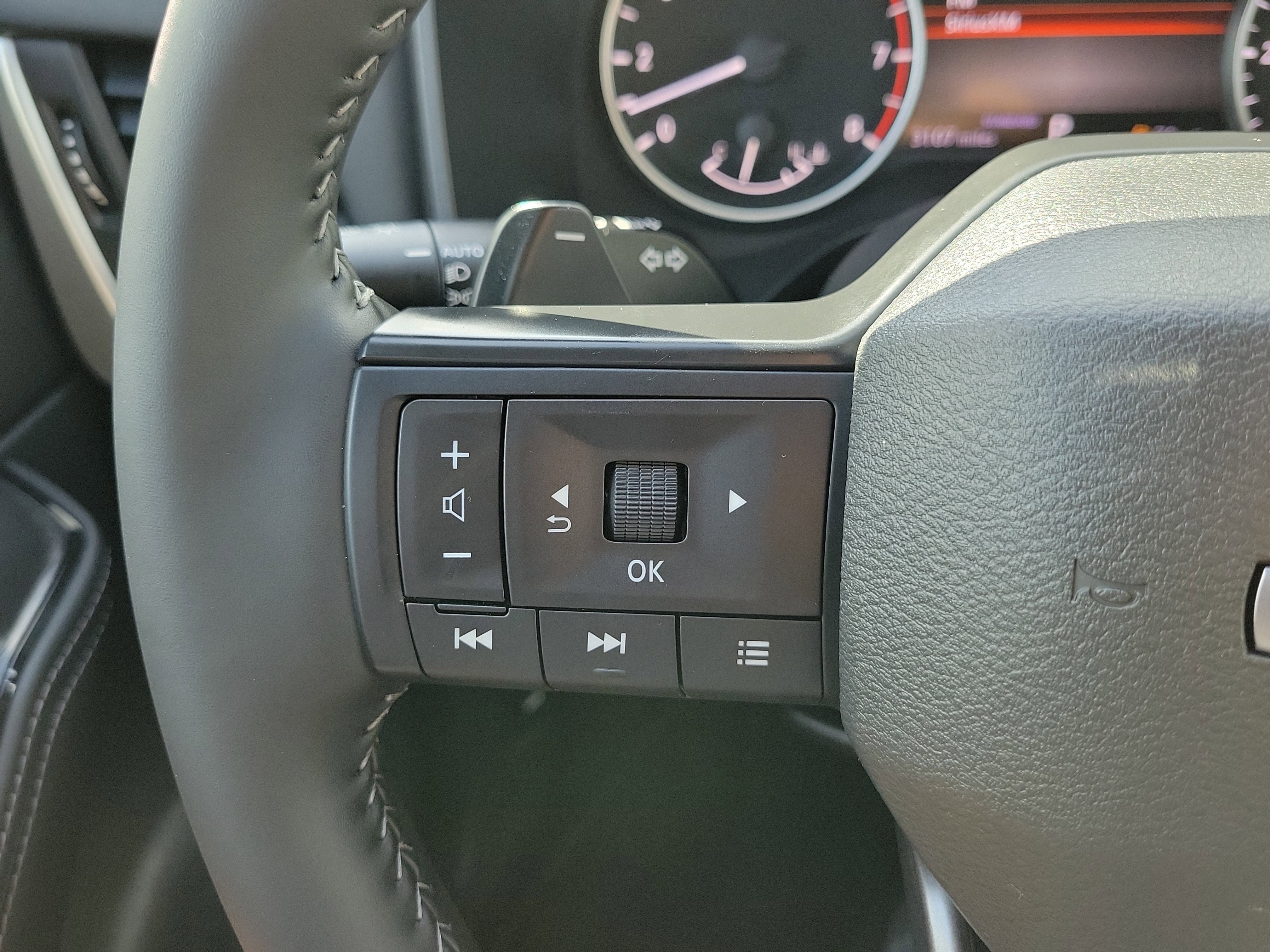 Certified 2026 Nissan Rogue SV FWD image 23