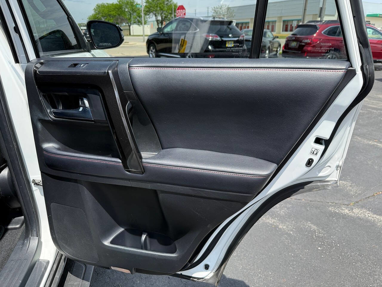 Used 2018 Toyota 4Runner TRD Off-Road Premium AWD/4WD image 31