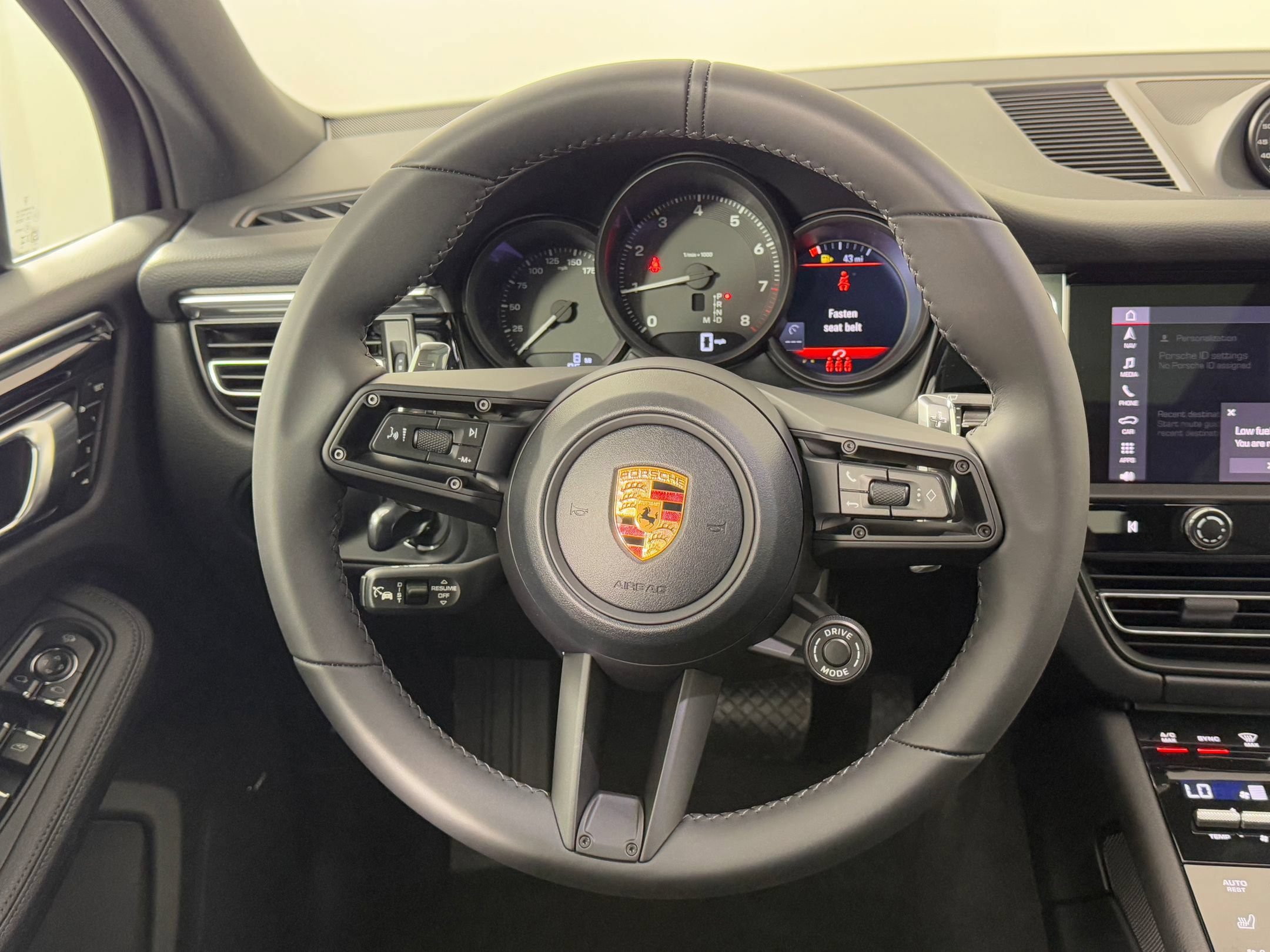 Certified 2026 Porsche Macan AWD/4WD image 11