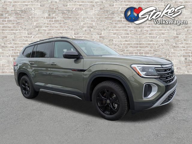 Certified 2025 Volkswagen Atlas Peak Edition SE image 2