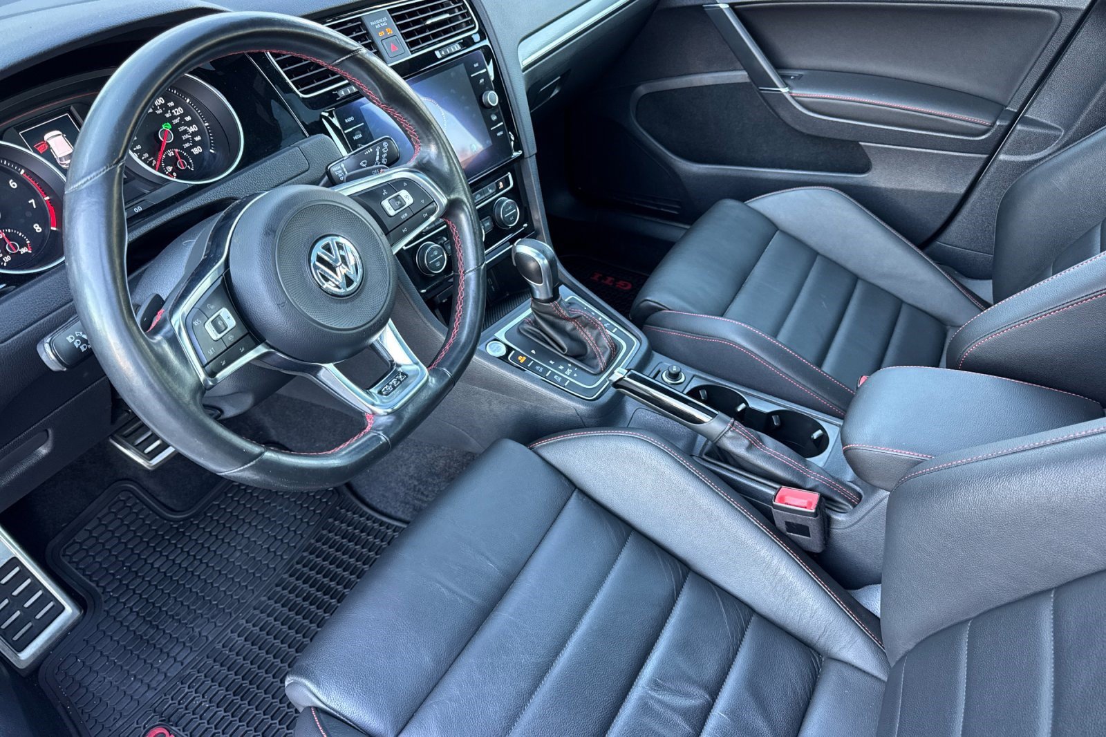 Used 2021 Volkswagen GTI Autobahn FWD image 4
