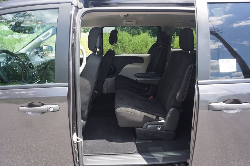 Used 2019 Dodge Grand Caravan SE FWD image 12