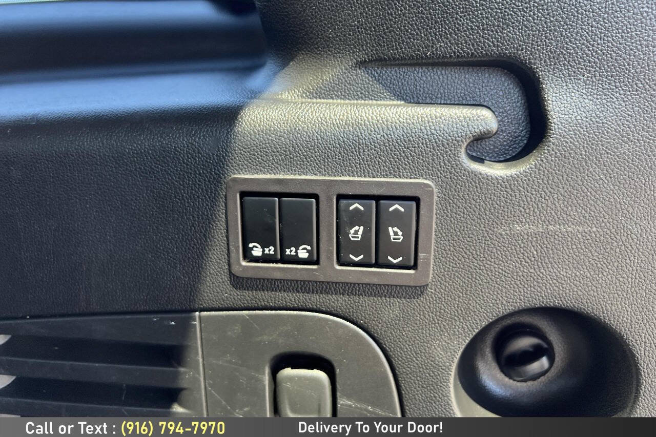 Used 2017 Cadillac Escalade ESV Premium Luxury AWD/4WD image 12