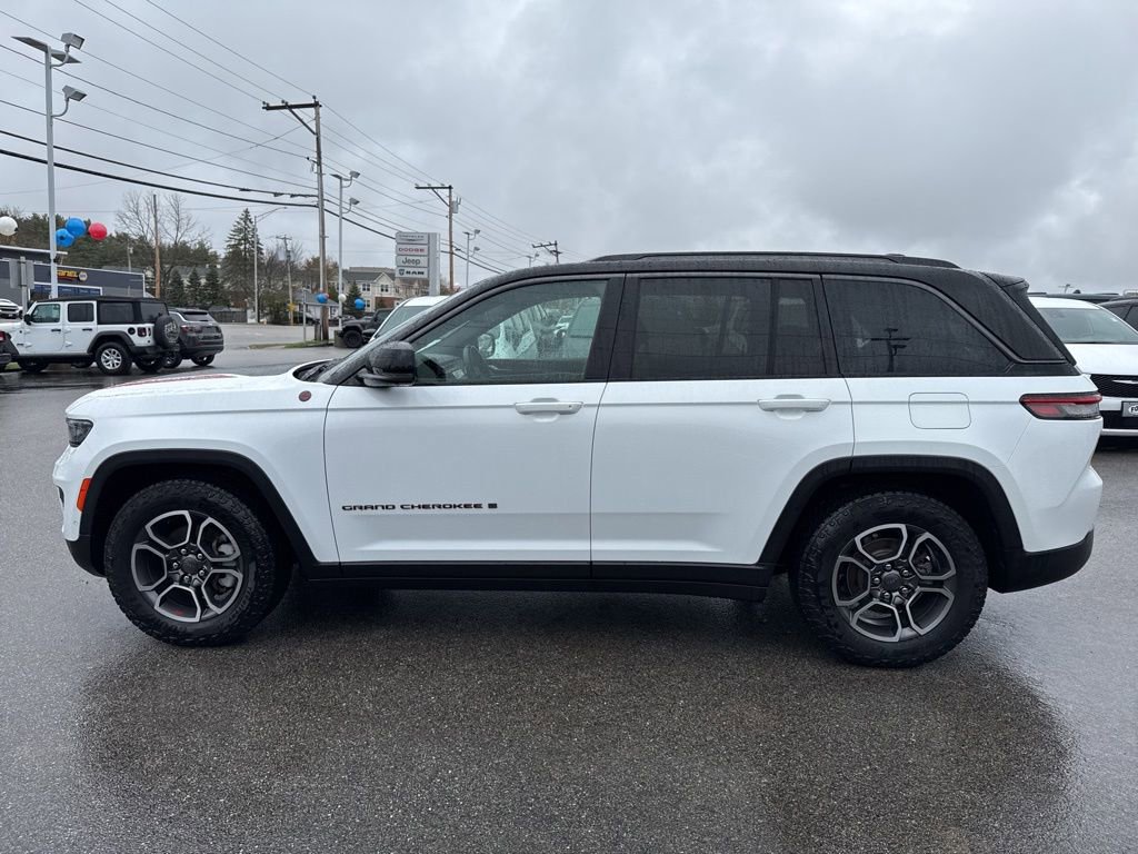 Certified 2022 Jeep Grand Cherokee Trailhawk w/ ADV Protech Group II AWD/4WD image 2