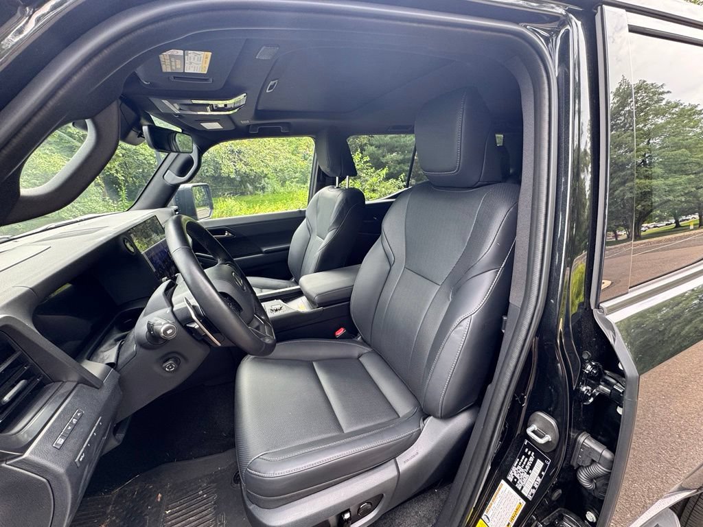 Certified 2025 Lexus GX 550 w/ Accessory Package (2T) AWD/4WD image 9