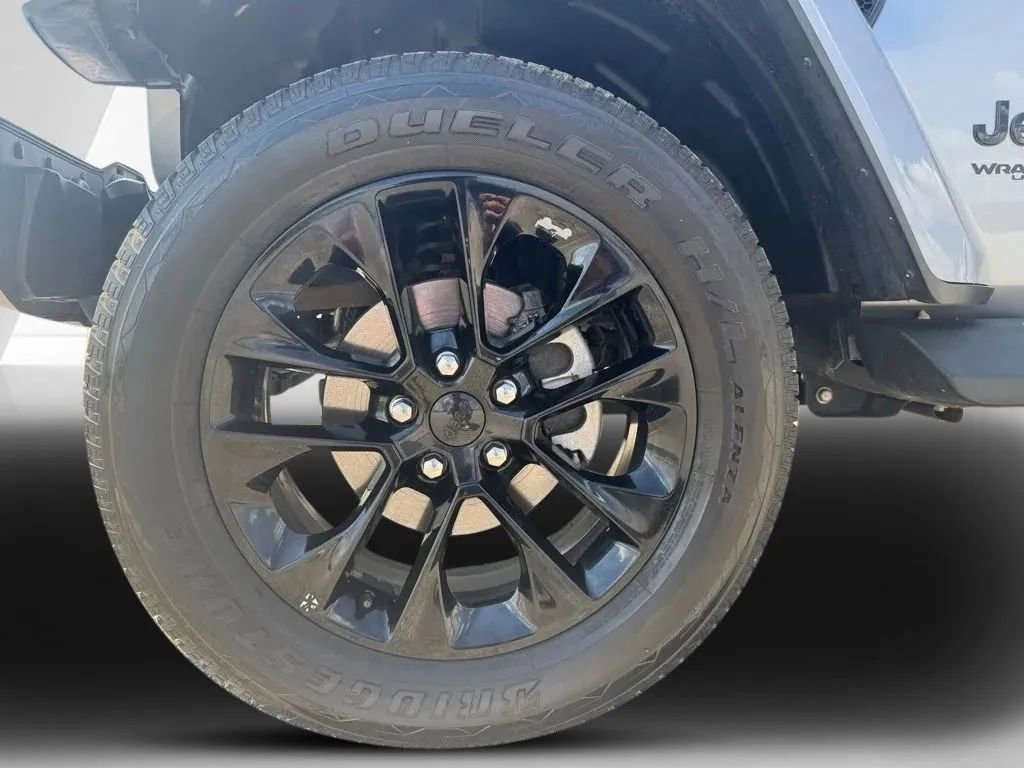 Used 2020 Jeep Wrangler Unlimited Sahara AWD/4WD image 28