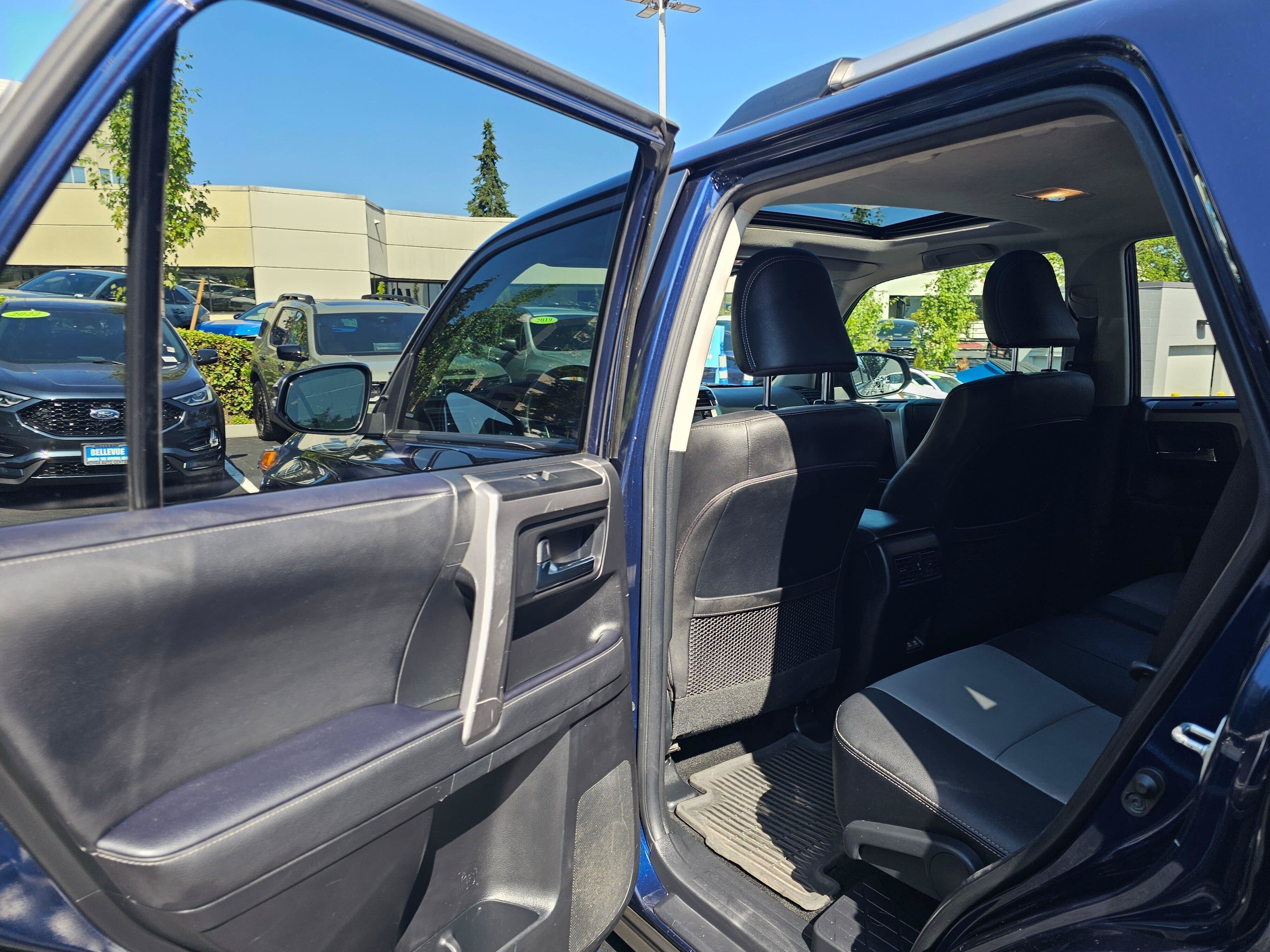 Used 2022 Toyota 4Runner SR5 Premium w/ Moonroof Package AWD/4WD image 19