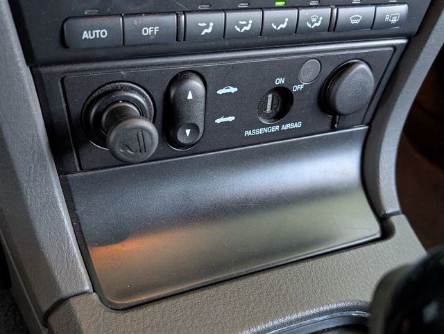 Used 2002 Ford Thunderbird Base image 21