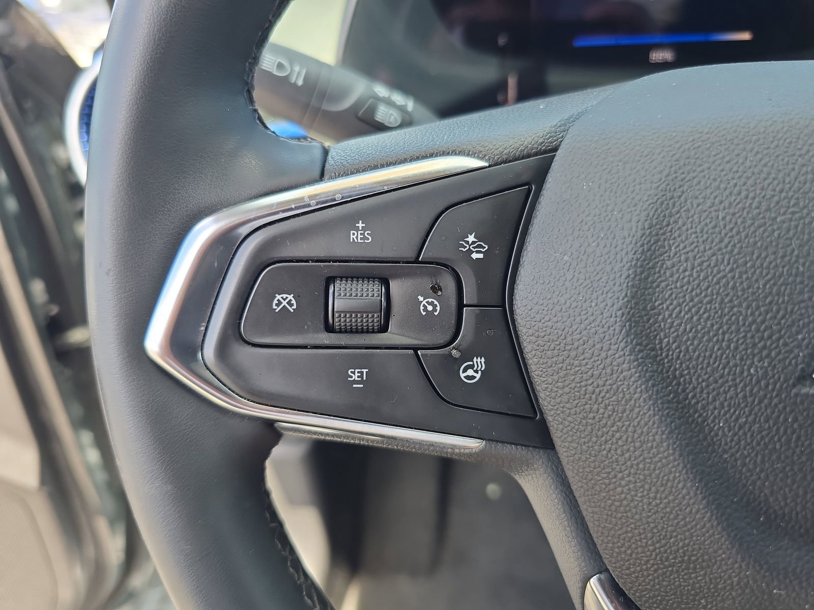 Used 2025 Chevrolet Trax LT w/ Driver Confidence Package image 21