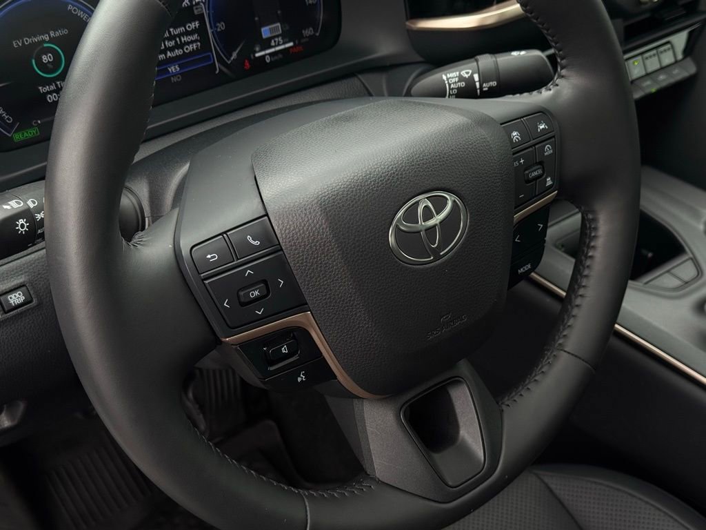 Used 2023 Toyota Crown Limited image 15