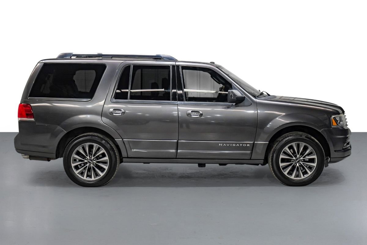 Used 2016 Lincoln Navigator Select image 5