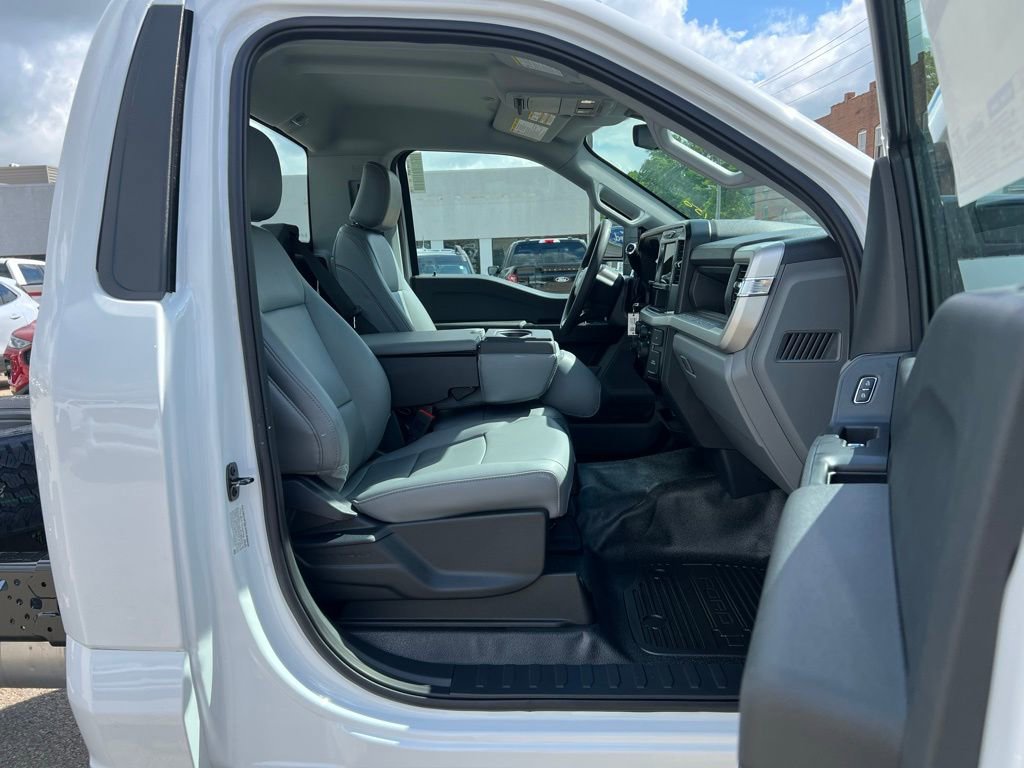 New 2025 Ford F350 XL w/ XL Chrome Package image 17
