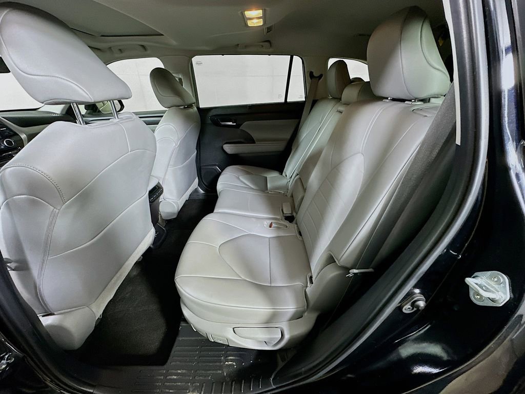 Used 2024 Toyota Highlander XLE image 12