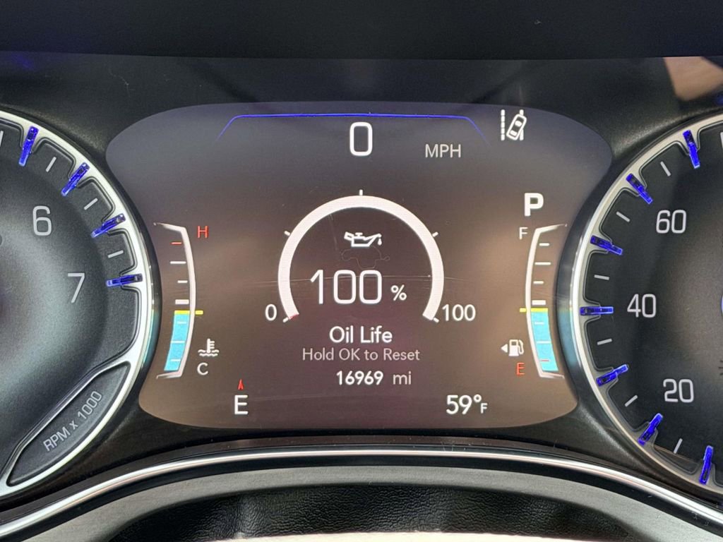 Used 2024 Chrysler Pacifica Limited w/ S Appearance Package image 11