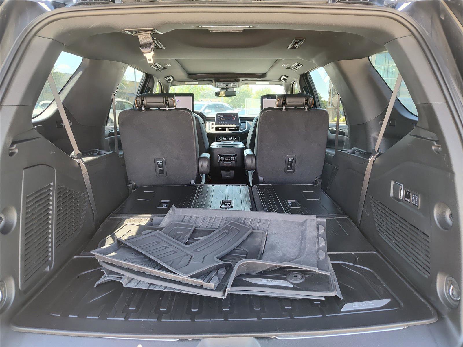 Used 2024 GMC Yukon AT4 w/ Technology Package image 7