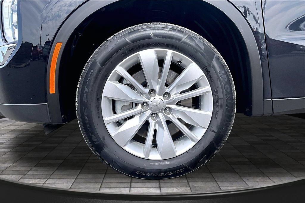 Used 2025 Mitsubishi Outlander ES AWD/4WD image 9
