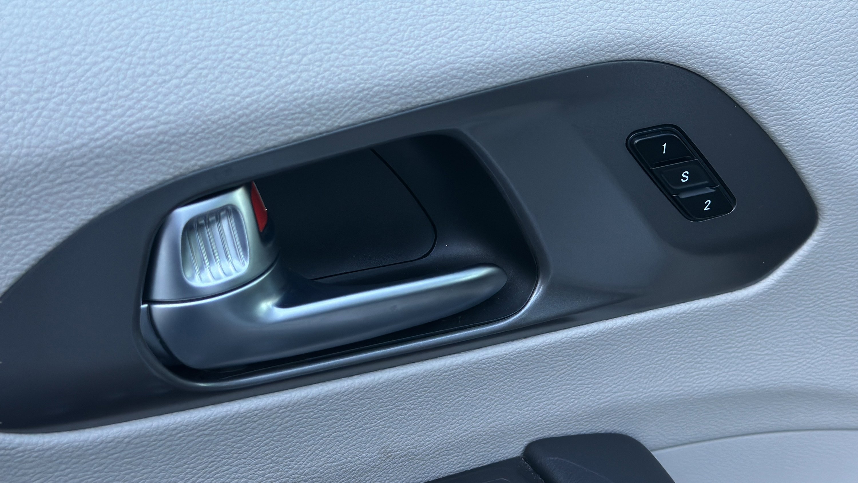 Used 2023 Chrysler Pacifica Touring-L image 22