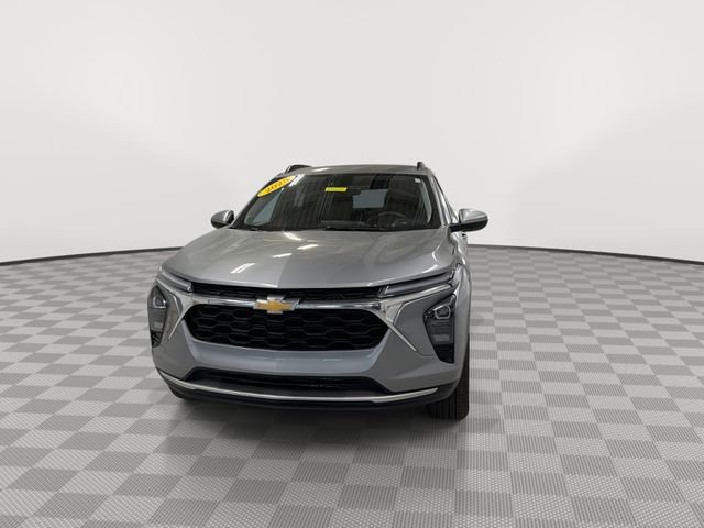 Certified 2025 Chevrolet Trax LT w/ LT Convenience Package FWD image 4