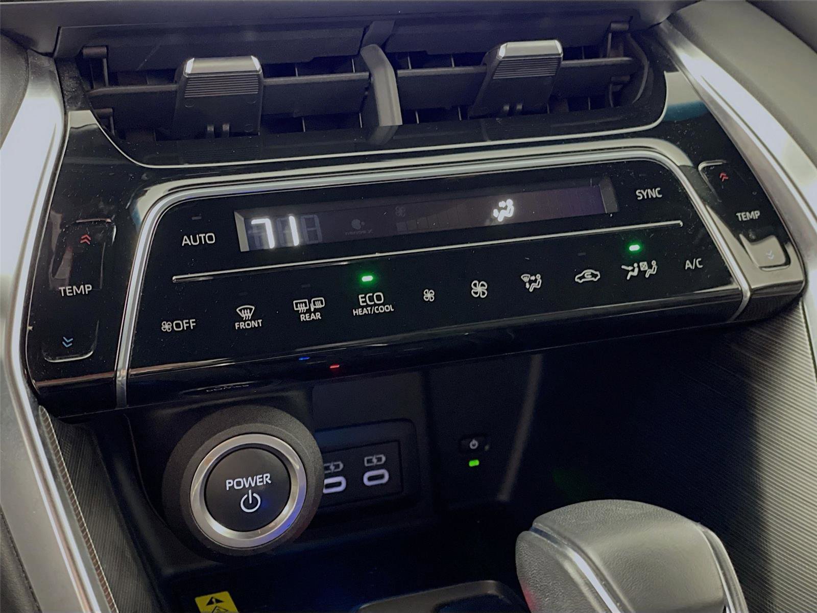 Used 2023 Toyota Venza Limited image 18