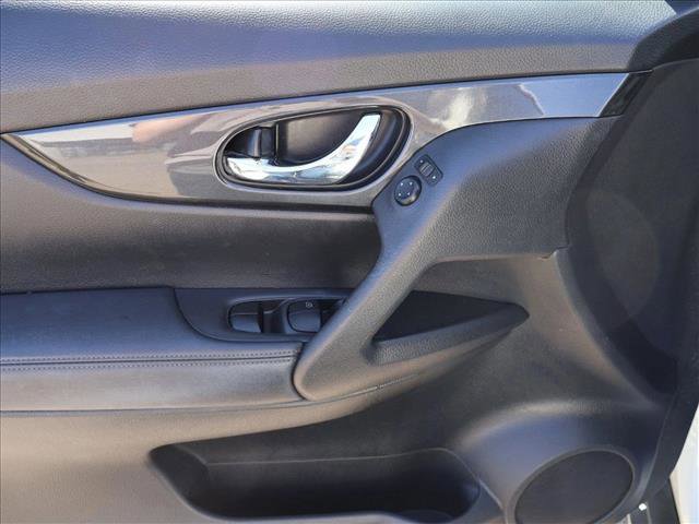 Used 2018 Nissan Rogue S image 9