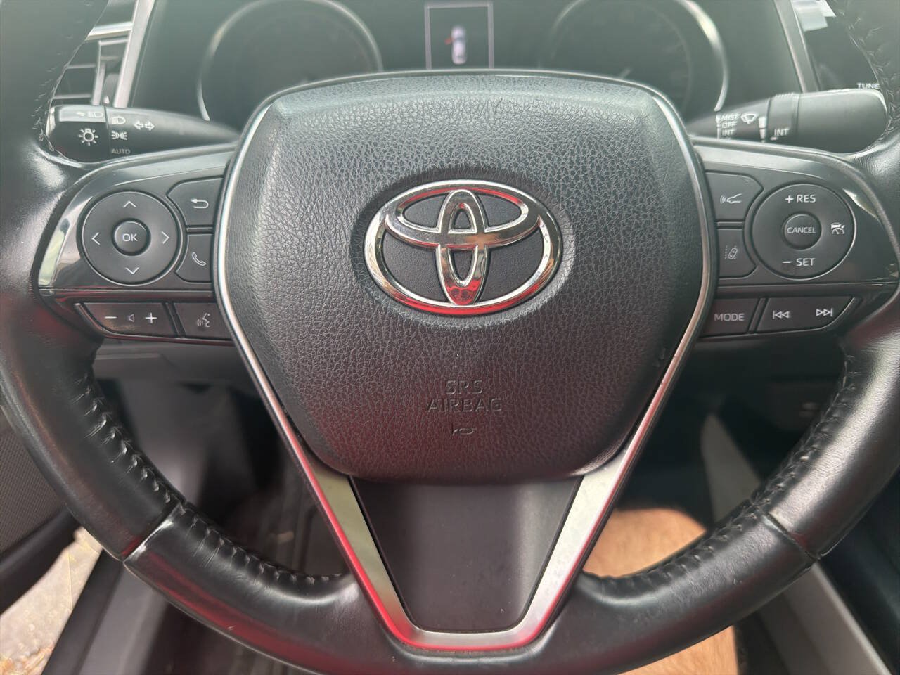 Used 2018 Toyota Camry SE FWD image 18