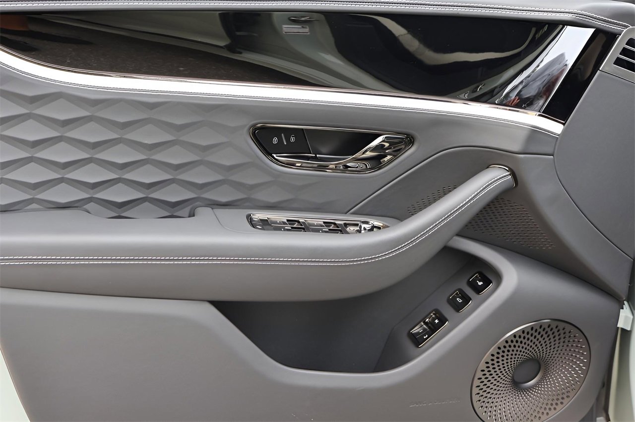 New 2025 Bentley Flying Spur Plug-In Hybrid image 12