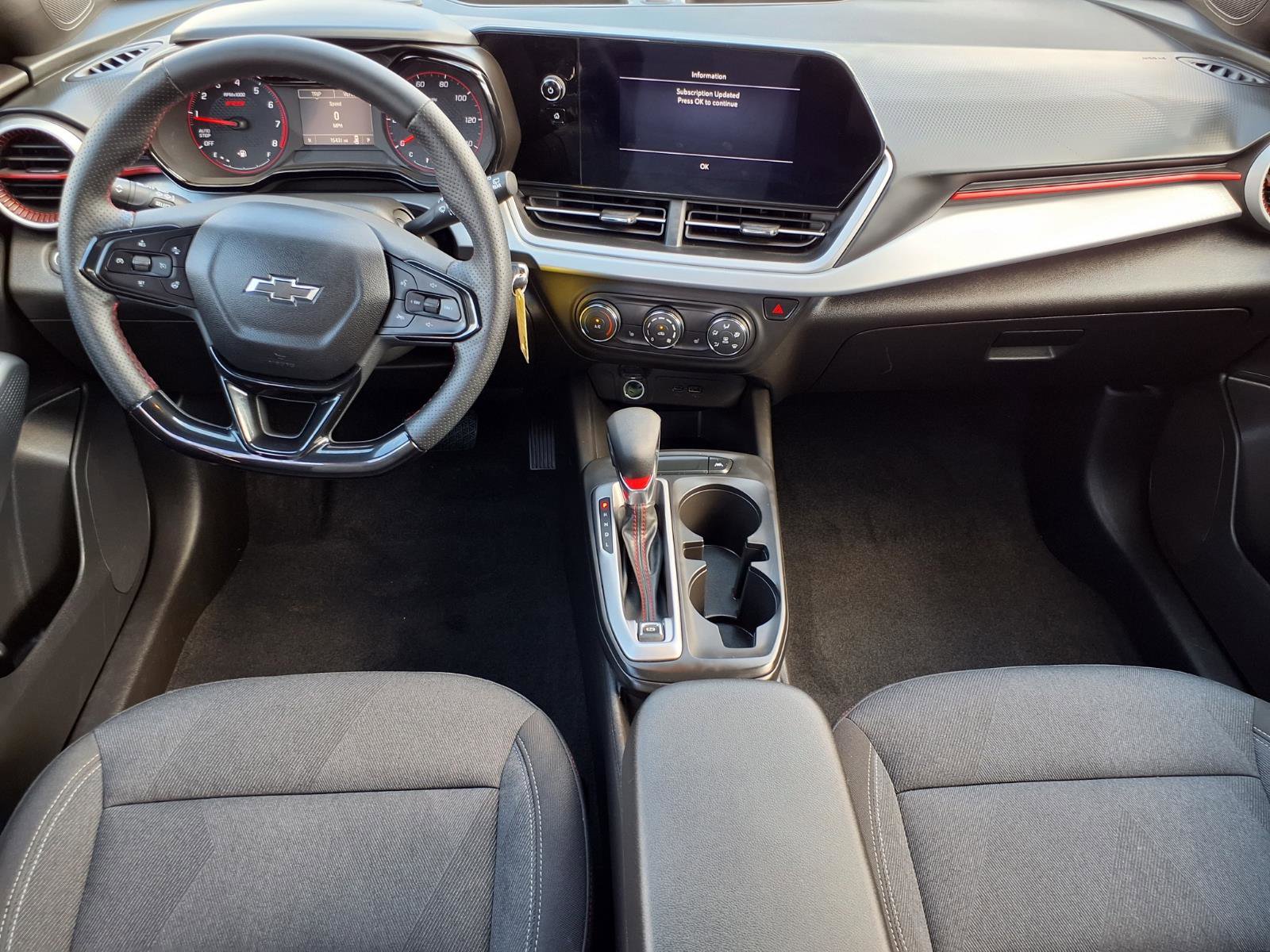 Used 2025 Chevrolet Trax RS w/ Sunroof Package FWD image 4